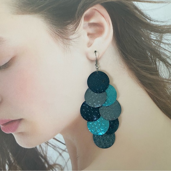 4/$15 Blue Textured Round Disk Waterfall Chandelier Dangling Earrings - Picture 3 of 5